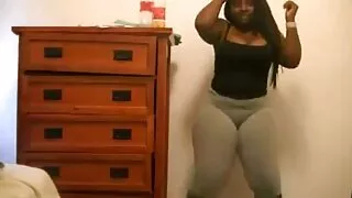 Noor Blond fucks Tüdruk bussi ees inimesi