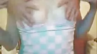 Küps Buxom brünett aastal cum meelt mees ja seljas suur kukk
