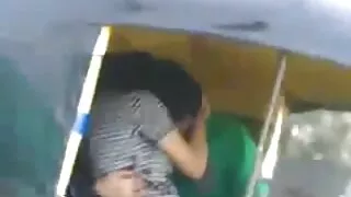 Poisid annavad massaaž, et kõhn tüdruk ja ta tagastab neile kvaliteedi sugu