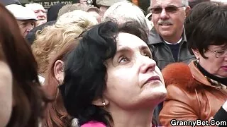 Guy fucks Tüdruk Tuss looduses pärast suhu