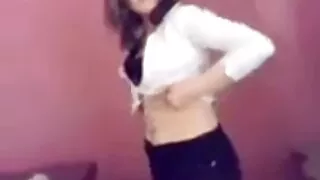 Sale noor naine sucks cock ja fucks kõik pragudeta