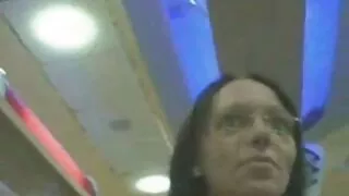Täiesti Alasti Vene Tüdruk hellitab oma tussi kahe käega