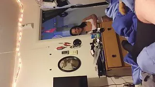 eb Ebcam punapea tüdruk fondles ja fucks ise