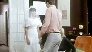 Kaks Meest kurat noor brünett Ilus naeratus